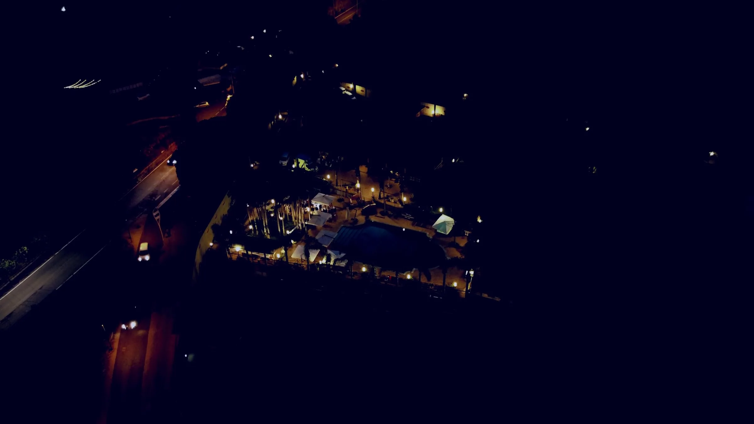 Villa Grandiosa di notte vista drone